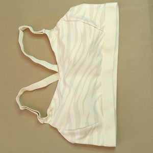Old Navy Active Go-Dry Sports Bra Size L Creme in Color